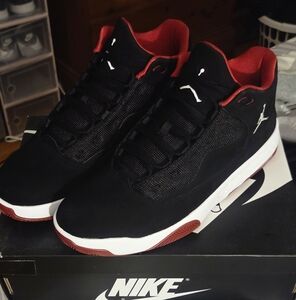 Jordan Max Aura 2 Black Gym Red Swade Mens 10.5 $100.00 NWOT Super Super Clean